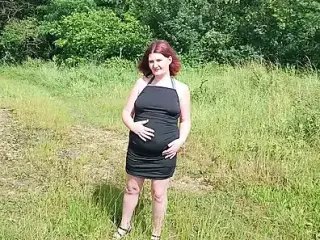 I show off in the middle of nature
