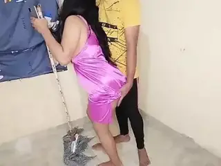 Apne Yaar Ko Bula K Nokrani N Makaan Malik Ke Ghar me chudaya