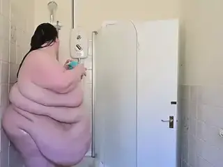 Shower Godess Fat Belly Queen