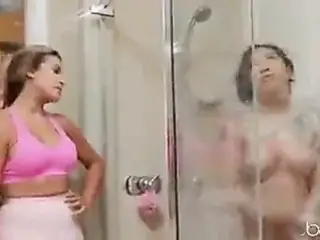 HOT LESBIANS HAVE SHOWER FUCK