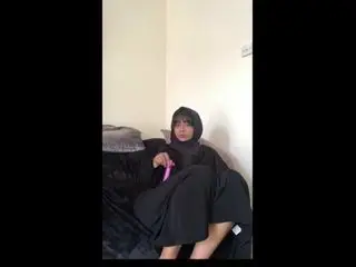 Arab masturbates in Hijab