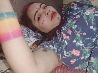 Aaj dewar ne meri gad mari dard se meri chikh nikal gai