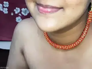 Indian Nude Desi Cute Lips gets Lipstick and Bhabhi's Sexy Feet Legs gets Red Nail Polish. Enjoy her Hairy Pussy