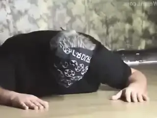 Hands crushing contest