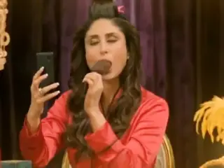 Kareena Kapoor  sucking ice cream