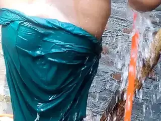 Sadia is a Very sexy girl shows his pussy.