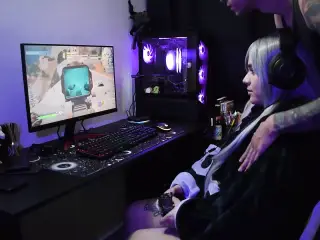 Gamer girl gets fucked while playing fortnite