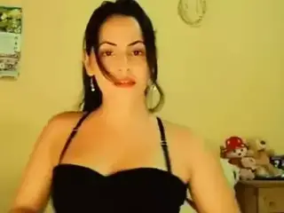 Sexy hip thrusting booty popping latina dancing