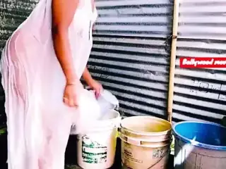 Desi aunty bathing