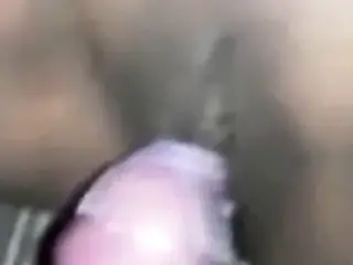 aunty ki chut se pani nikal gya
