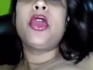 Indian milf masturbates