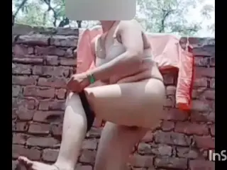 Bathroom MMS hot desi girl changing her clothes after bathing