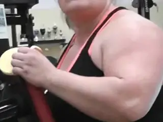 Huge Muscles are for Women. Anna Konda Heavy Lifting in Gym.