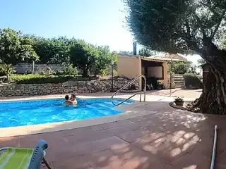 BIG ASS AMATEUR WIFE is very HOT to fuck hard in the pool