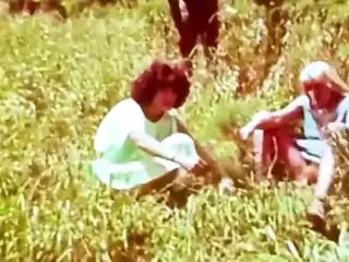 Black Banana bitches: Retro loop