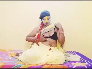 Sexy aunty saree removing show boobs pussy