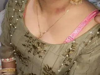 Most gorgeous Indian Desi wife with dirty talk.