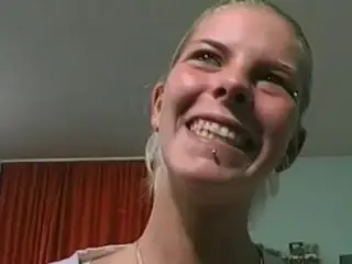 Berliner Bondine zahlt Zeche mit Ihrem Koerper