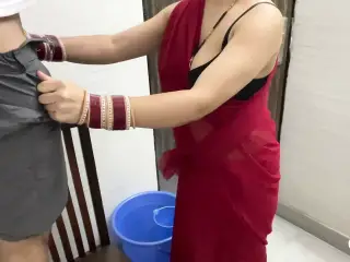 Desi Bhabhi Ko Mila Plumber Se Chudne Ka Sukh