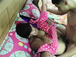 Fucking with My Stepsister While My Stepmother Is Lying Down - Part 2 - Porn in Spanish