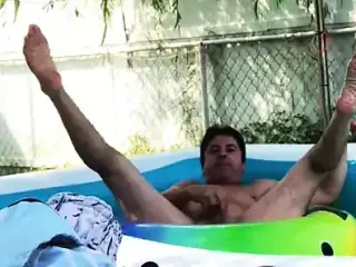 ANAL SQUIRTING IN THE SWIMMING POOL