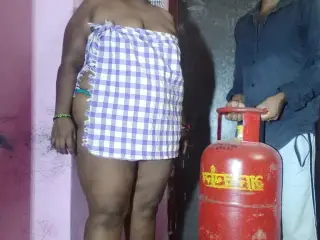 Tamil girl having rough sex with gas cylinder delivery man