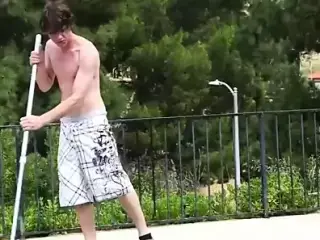 Hot Mom got her Eye on the Poolboy