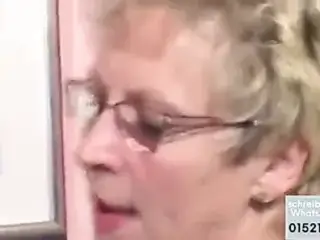 Mutti will endlich wieder ficken bekomt dafur Hengst