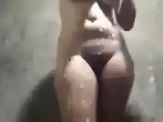 Sexy Northeastern Girl Bathing