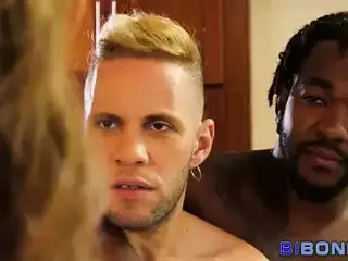 Bisexual black guy in threesome gets sucked