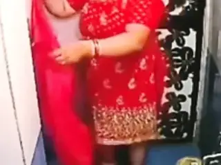 Desi Suit waali Muslim Bhabhi Bathing Dress Change Nude