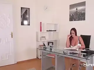 Busty Rothaarige wollen saugen