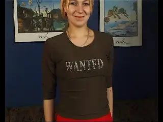 Junges Teen reitet den Schwanz so gut