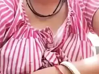 Desi village bhabhi showing boobs