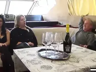 La Hostess Di Bordo