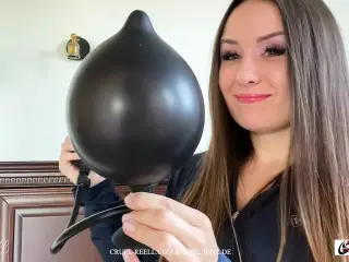 The inflatable butt plug in the size of Steeltoyz with Cruel Reell