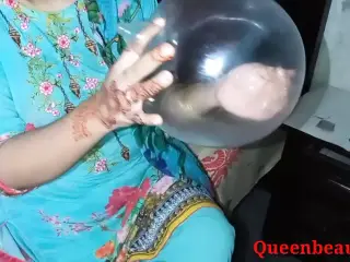 Choti na condom ko he balloon samaj liya or condom ka sath khalnay lagi (LITTIL STEPSISTER AND STEPBROTHER )