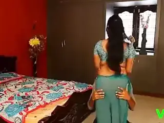 Bade papa ki ladki ke big boobs dabaye ghar ke nokar ne