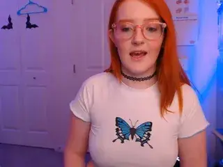 19 American schoolgirl Cherry Fae loves being a dirty girl