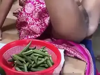 Uncle Sabjhi Bhi Le Gaya Or Meri Choot Ko chod Bhi Gaya