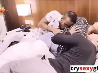 Dost ki wife ke sath kra threesome fucking