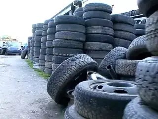 Great slut fucking everywhere at the jankyard