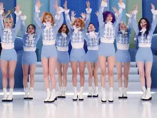 TWICE Showing Off Their Cum Worthy Legs
