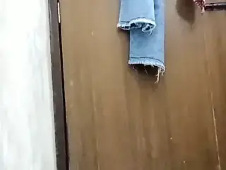 Wife ko boyfriend knliye video batane hue pakda