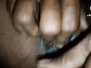 Gaon ki aunty ko chadar ke andar chudai Kiya anitapal