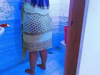 Saudi Arabian hot aunty fucking in bathroom