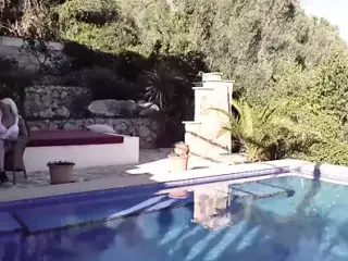 Geile Milf braucht es heftig im Spanien Urlaub