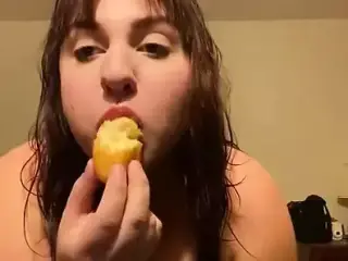 BBW Kayla Paolini stuffing a twinkie in her fanny