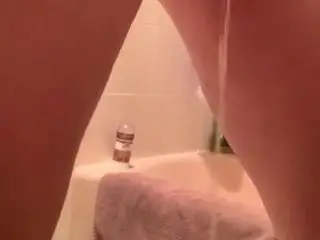 Und wieder pisst meine Fickfreundin nur fuer mich