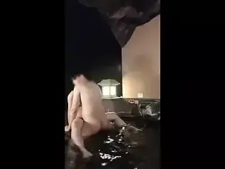 I couldn't stand it at the hot spring, so I cummed inside the nurse's pussy.